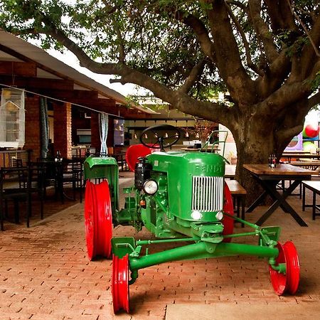 Casa Forno Country Hotel Otjiwarongo Kültér fotó