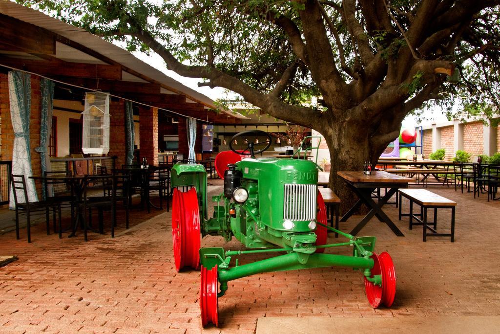 Casa Forno Country Hotel Otjiwarongo Kültér fotó