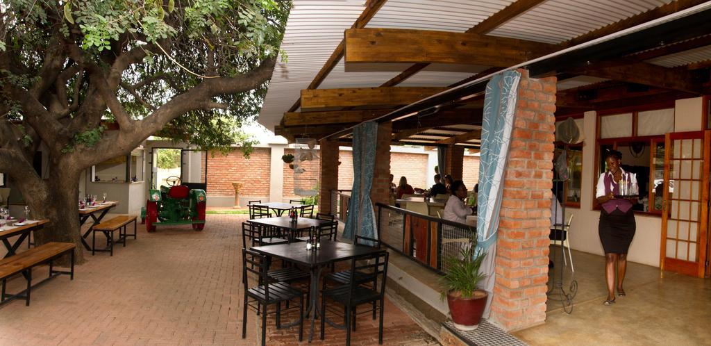 Casa Forno Country Hotel Otjiwarongo Kültér fotó