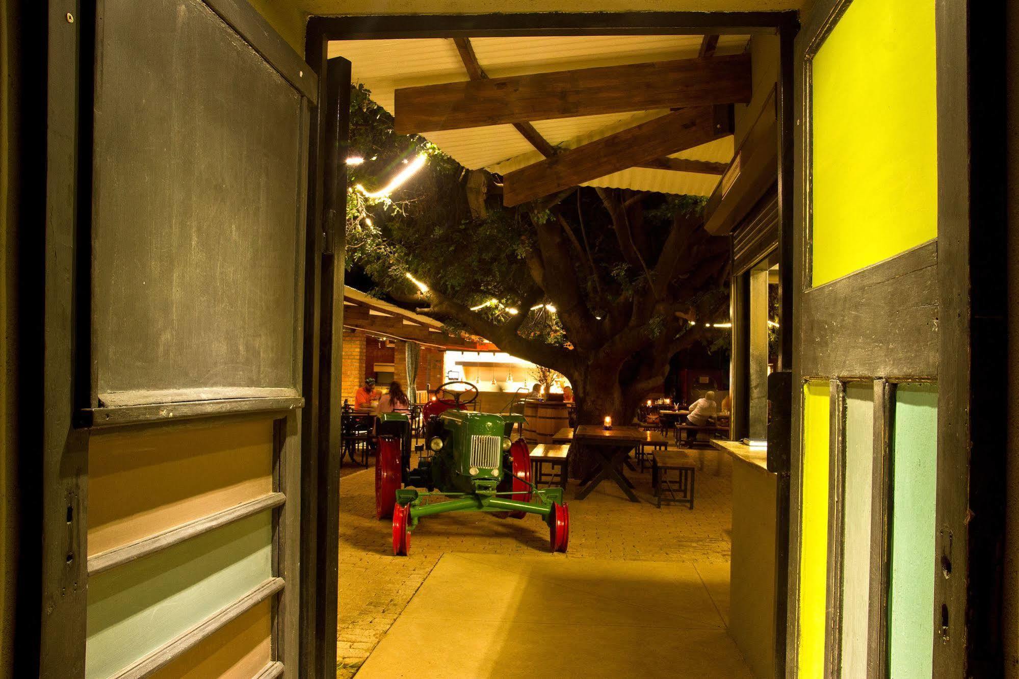 Casa Forno Country Hotel Otjiwarongo Kültér fotó