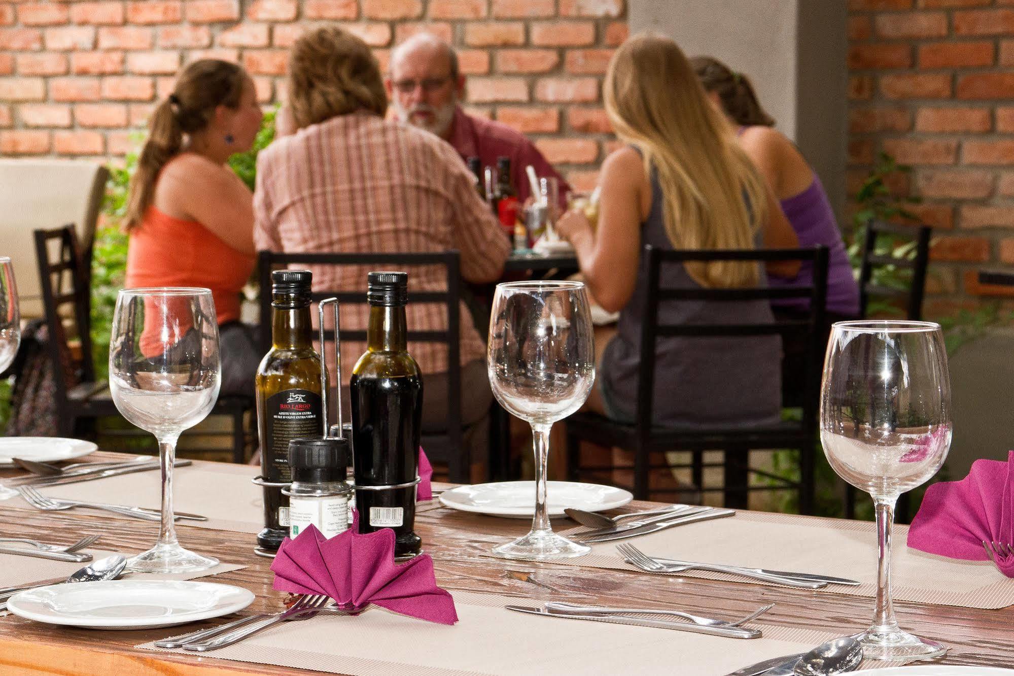 Casa Forno Country Hotel Otjiwarongo Kültér fotó